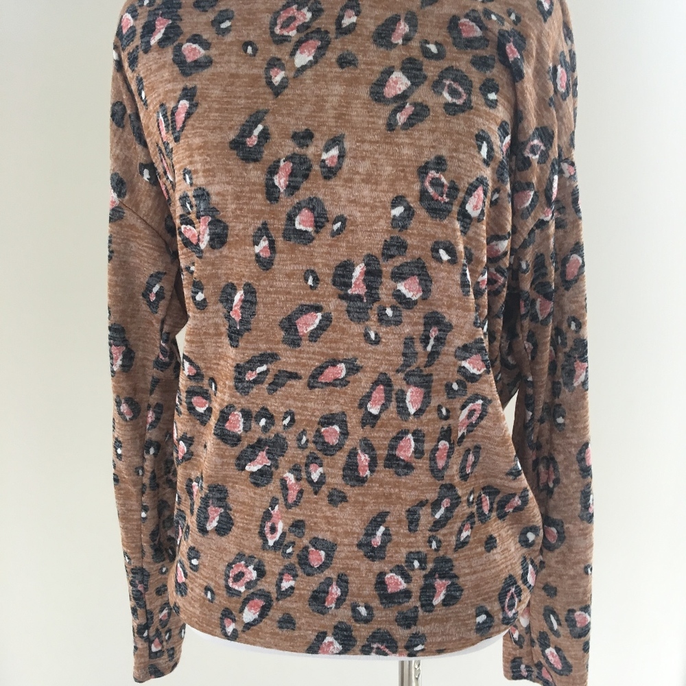 💕Last One💕ERYN Leopard twist back top - Picture 6 of 7